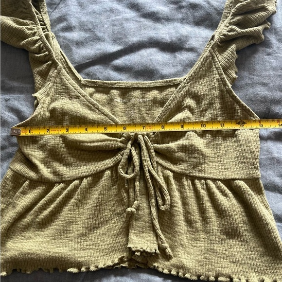 American Eagle AE V-Neck Keyhole Cropped Top Tank Size Small Green Tie Ruffle - Picture 7 of 8